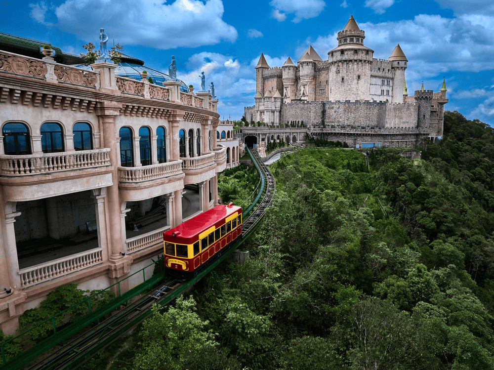 B&agrave; N&agrave; Hills t&aacute;i hiện kiến tr&uacute;c ch&acirc;u &Acirc;u cổ k&iacute;nh, l&atilde;ng mạn ngay tại Đ&agrave; Nẵng (Nguồn: Sun World Ba Na Hills)